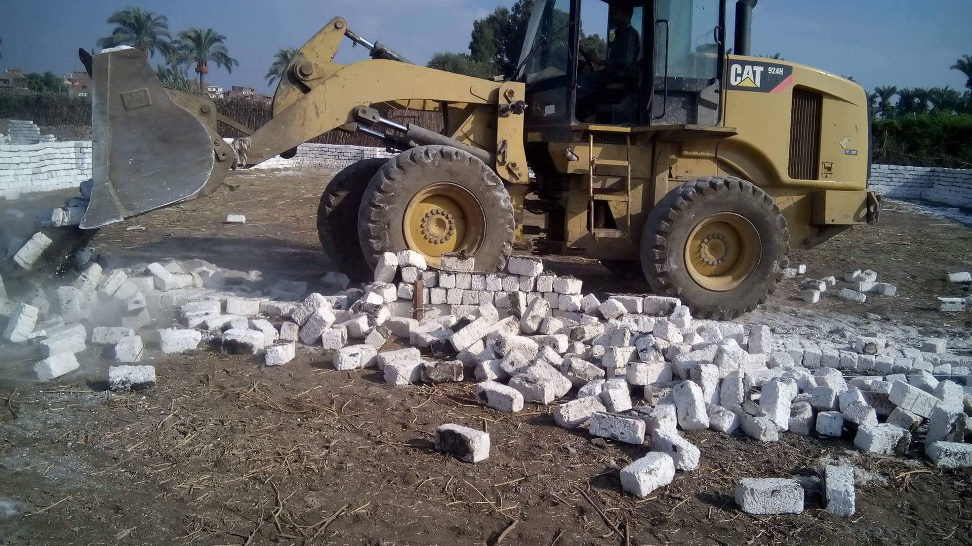 إزالة التعديات على أملاك الدولة في حملة مكبرة بالقليوبية (3)