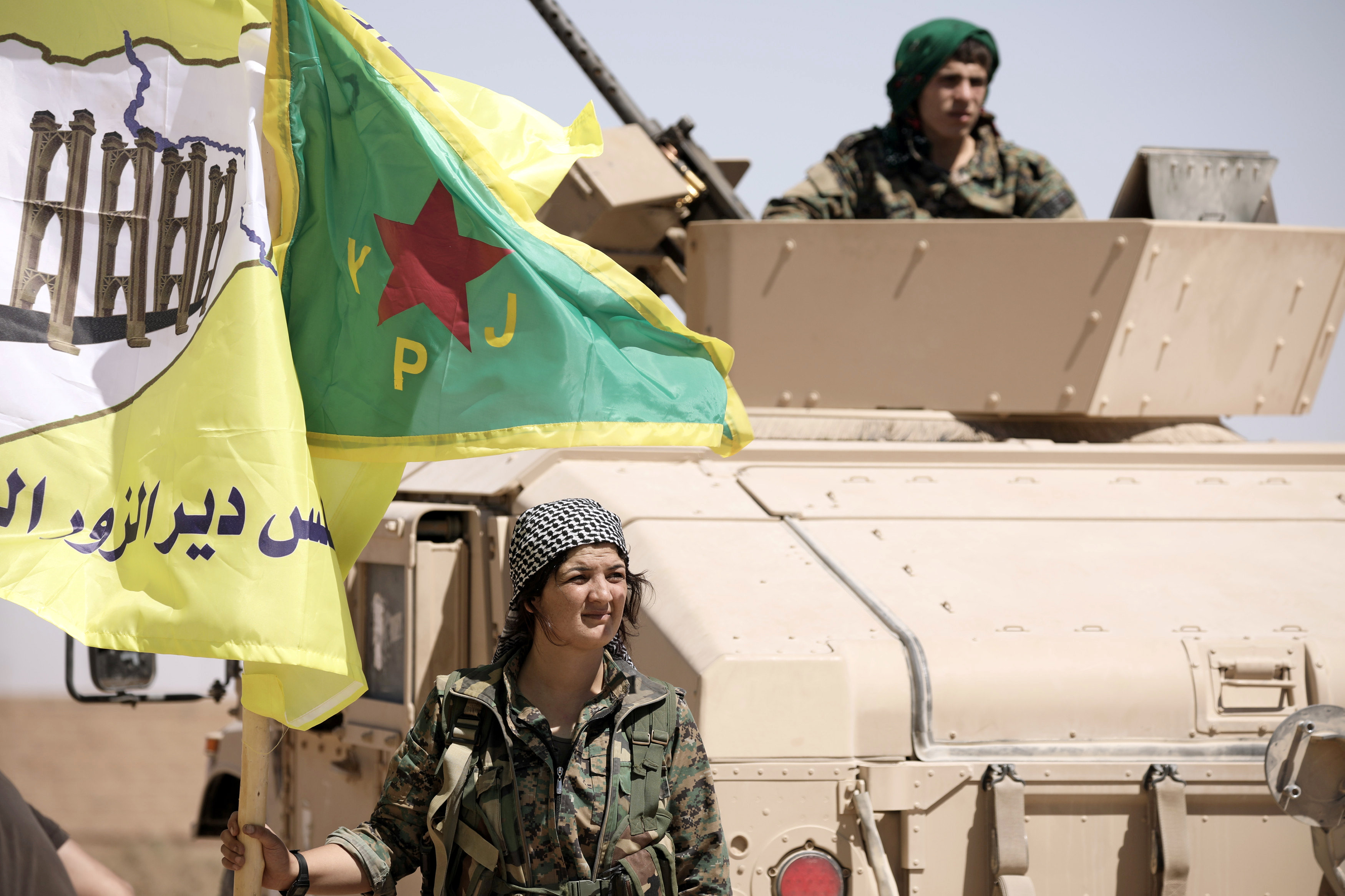 قوات سوريا الديمقراطية تستعد لمقاتلة داعش فى دير الزور