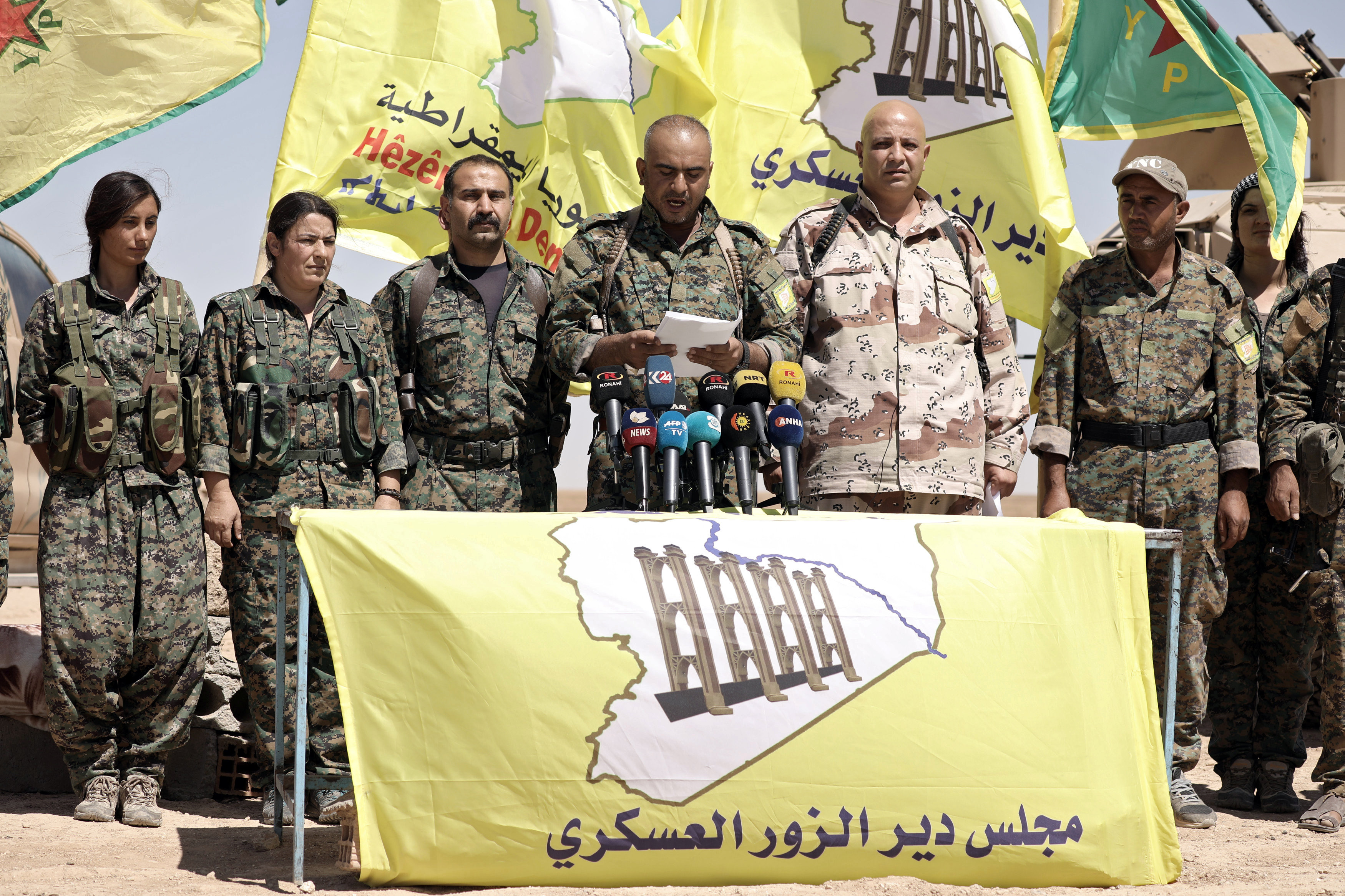 رئيس مجلس دير الزور العسكرى يلقى بيان العملية العسكرية فى دير الزور