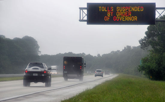 لافتة تعرض تعليمات حاكم فلوريدا لتجنب دمار إعصار إرما