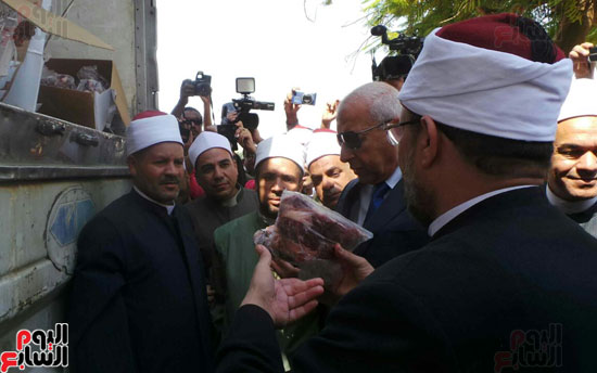 توزيع-60-طنا-من-مشروع-صكوك-الأضاحى-بأسوان توزيع-60-طنا-من-مشروع-صكوك-الأضاحى-بأسوان