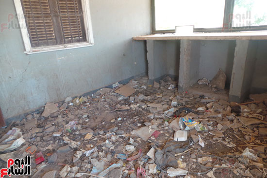 شباك تذاكر داخلمحطة قطارات بقنا شباك تذاكر داخلمحطة قطارات بقنا