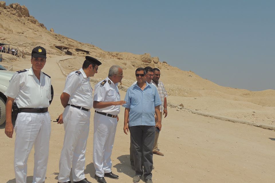 مدير امن الاقصر يتابع خدمات تامين المعابد والمقابر الفرعونية (6)