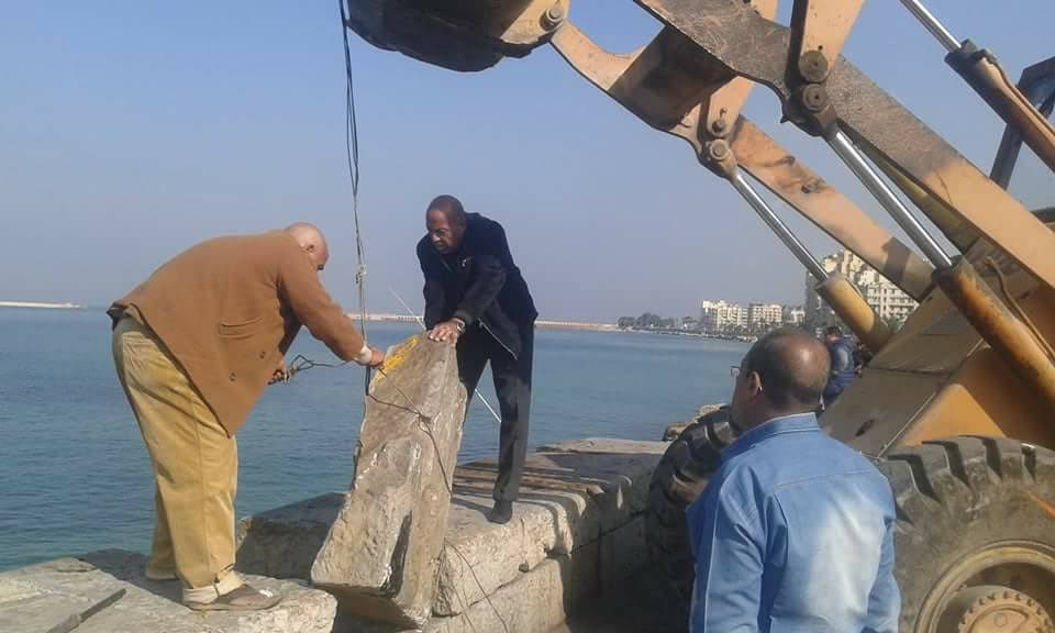 مؤخرا تهالك أجزاء من سور الميناء القديم