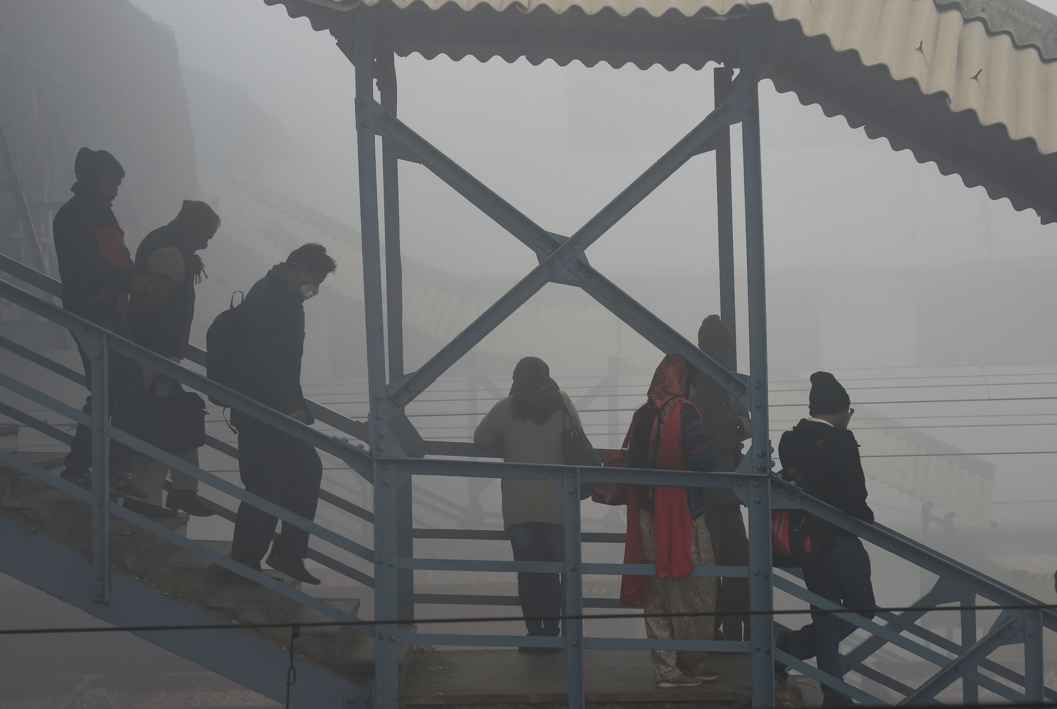 رؤية غير واضحة فى الهند بسبب الضباب الدخانى