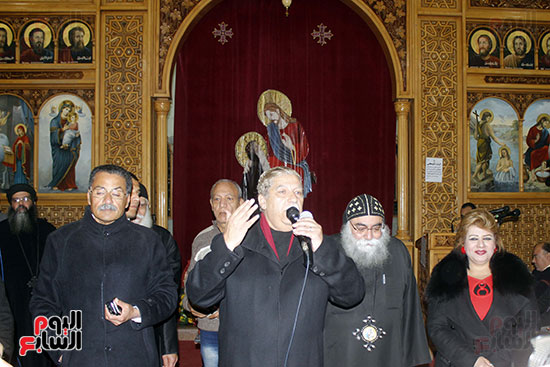 الآلاف يؤدون صلاة قداس رأس السنة بكنائس الإسماعيلية (8)