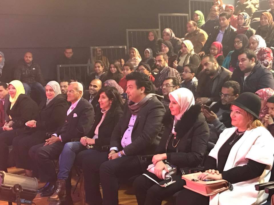 الكاتب وليد يوسف يشاهد مسرحية سلم نفسك