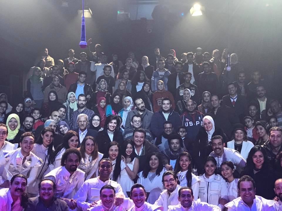 خالد جلال وفريق عمل مسرحية سلم نفسك في صورة تذكارية ليلية رأس السنة