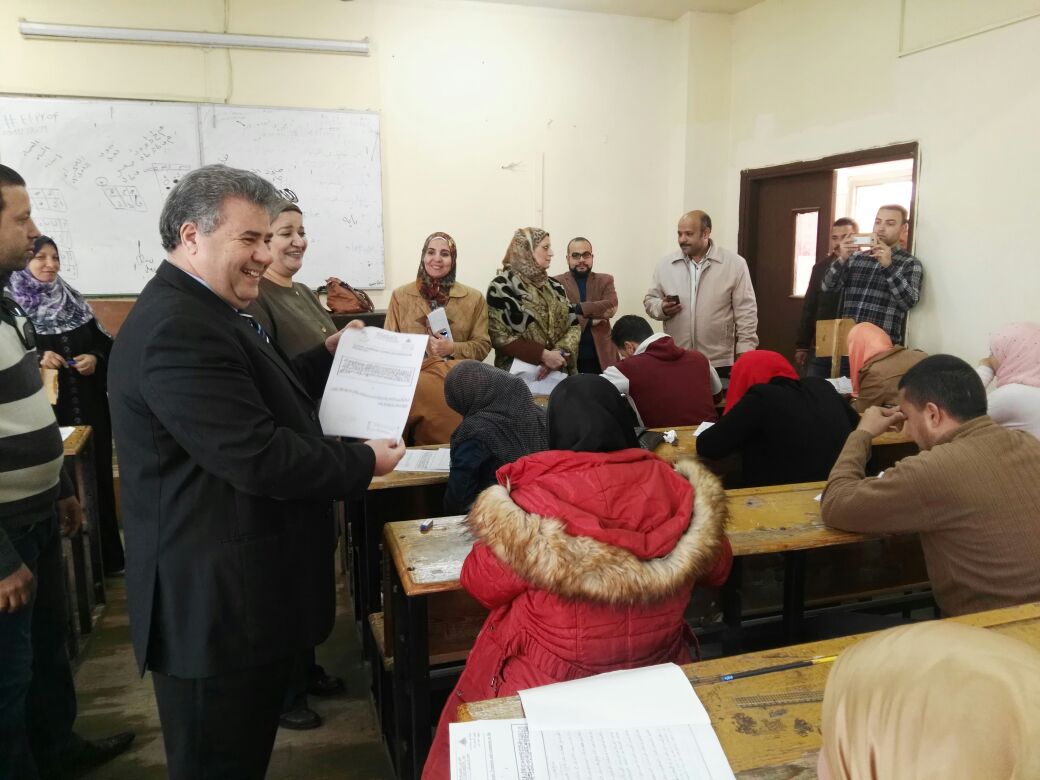 رئيس جامعة الاسكندرية بتفقد سير الامتحانات (2)