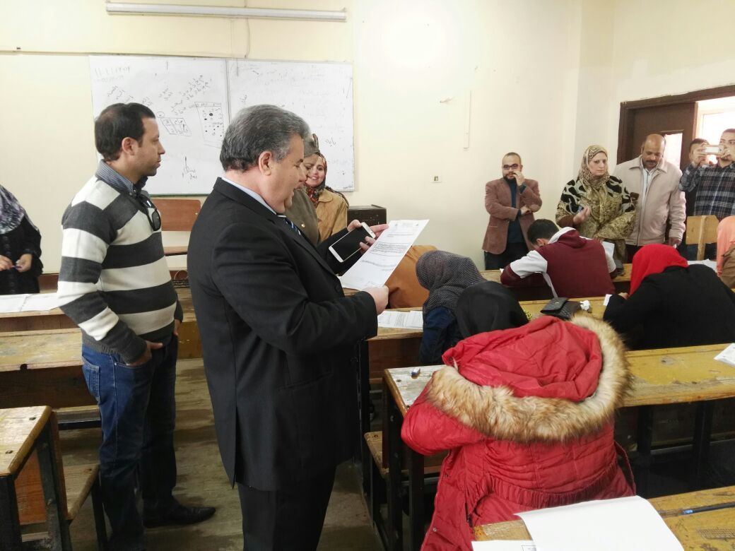 رئيس جامعة الاسكندرية بتفقد سير الامتحانات (7)