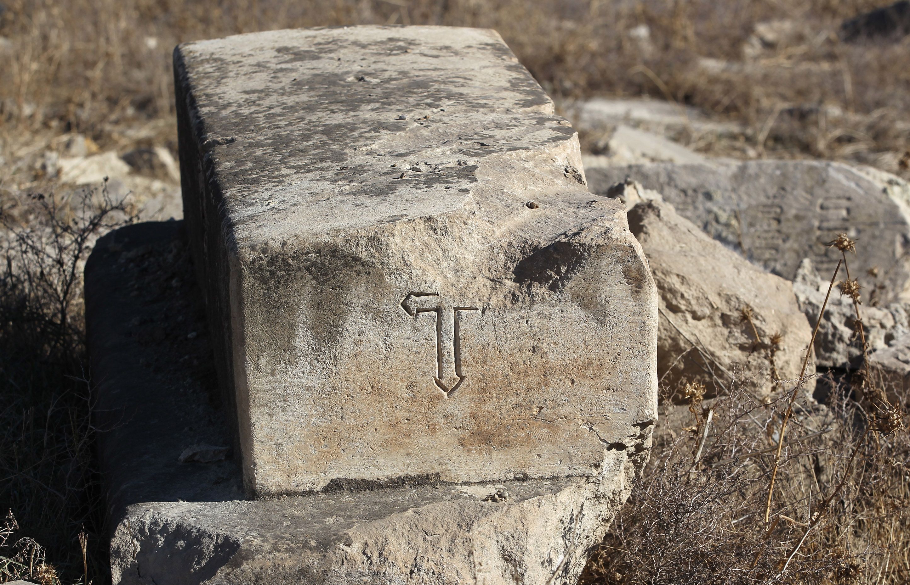 مقابر تاريخية مدمرة فى العراق