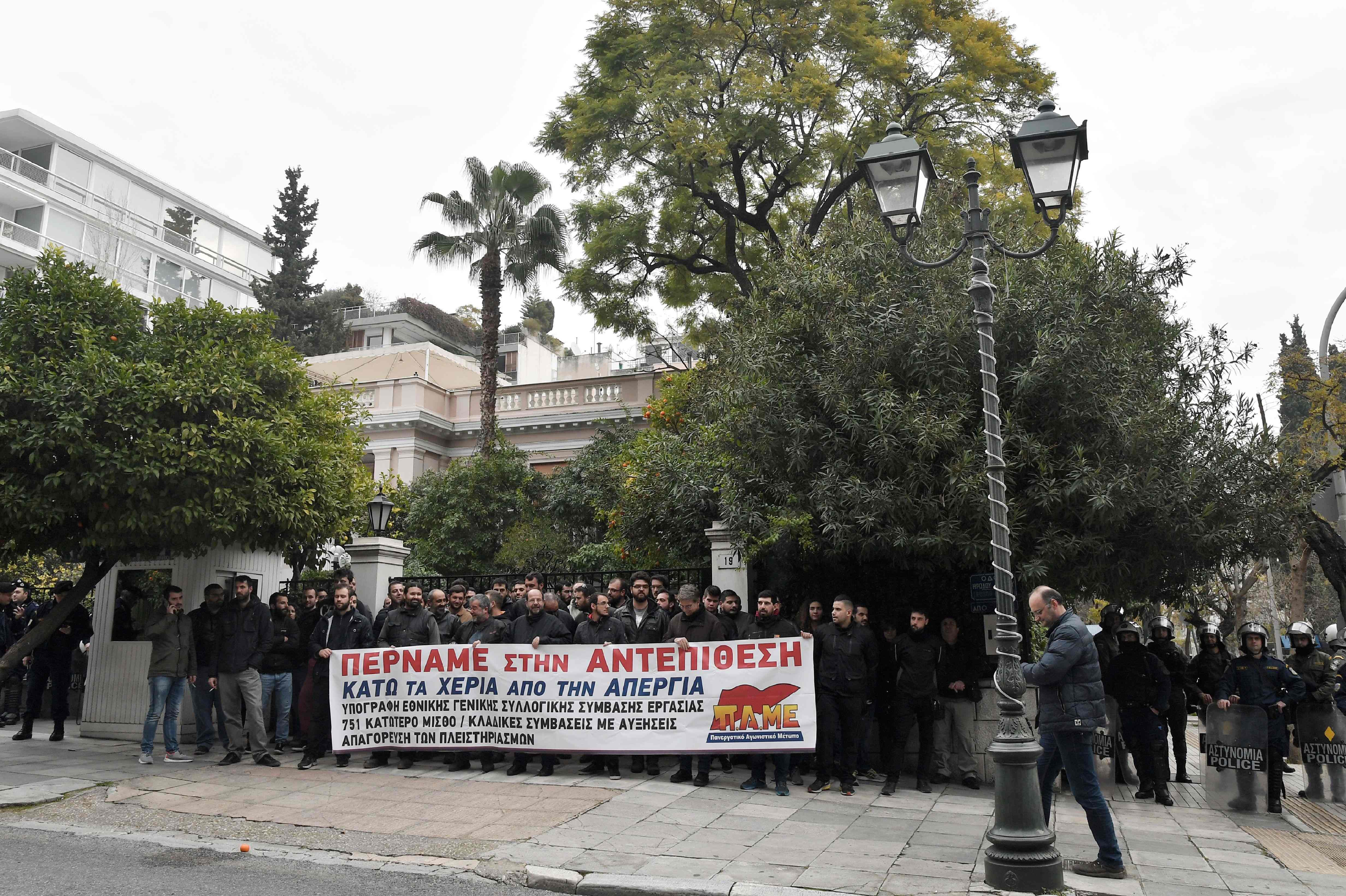الشرطة اليونانية تؤمن مكتب رئيس الوزراء خلال مظاهرة عمالية