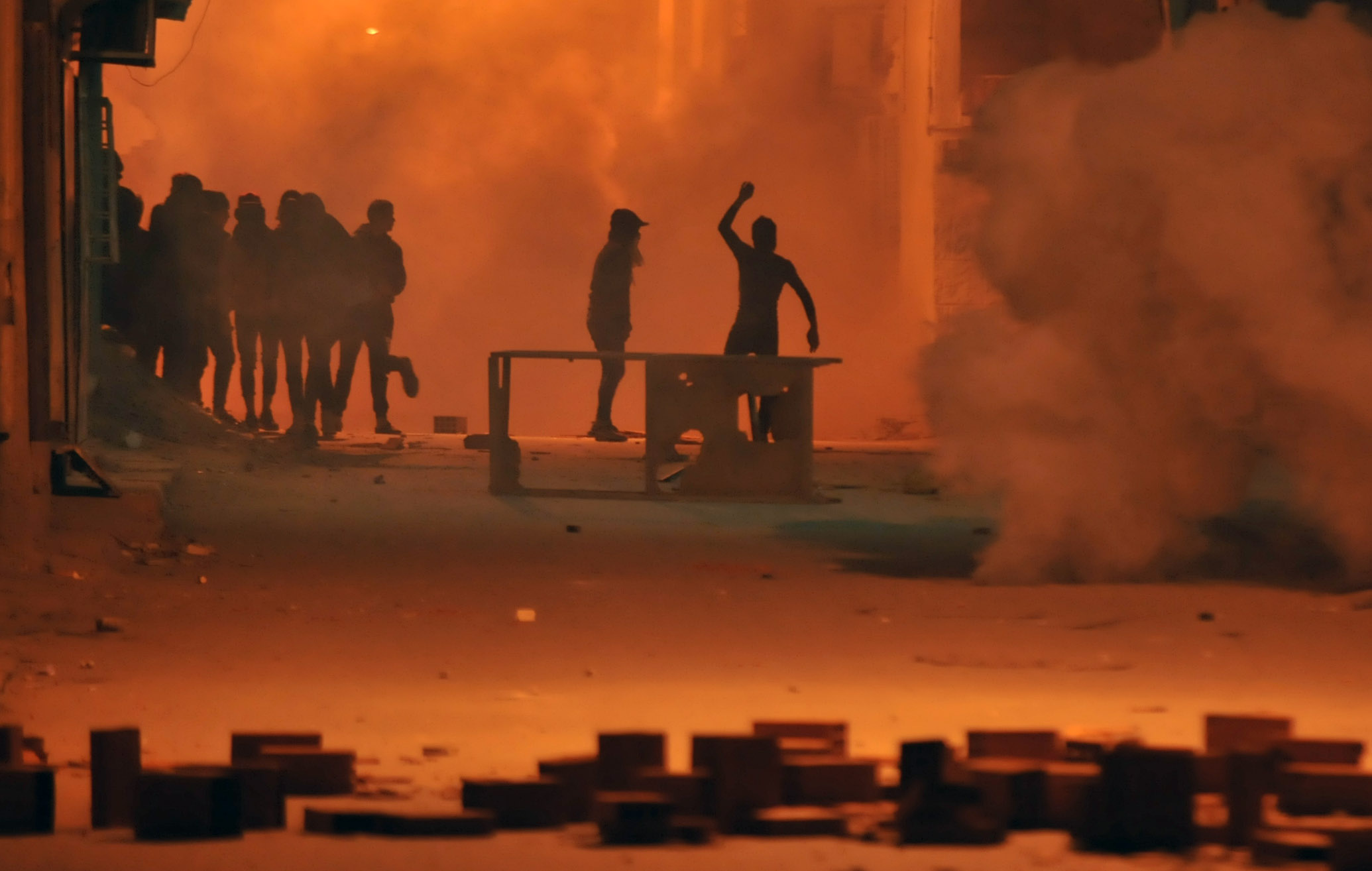 اشتباكات عنيفة بين شرطة تونس ومتظاهرين