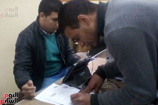 إقبال كبير على مكاتب الشهر العقارى بالمنيا (2)
