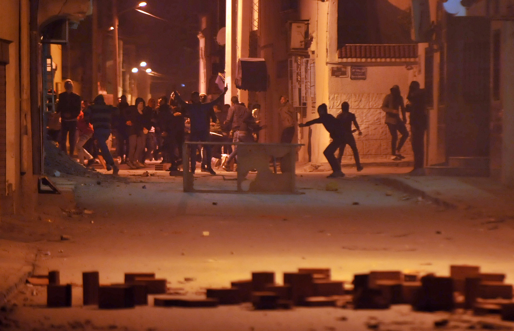 اشتباكات بين الشرطة التونسية ومتظاهرين