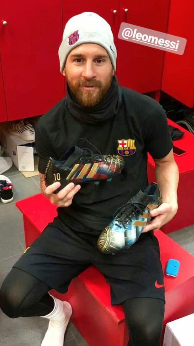 حذاء لاعب برشلونة ميسى الجديد