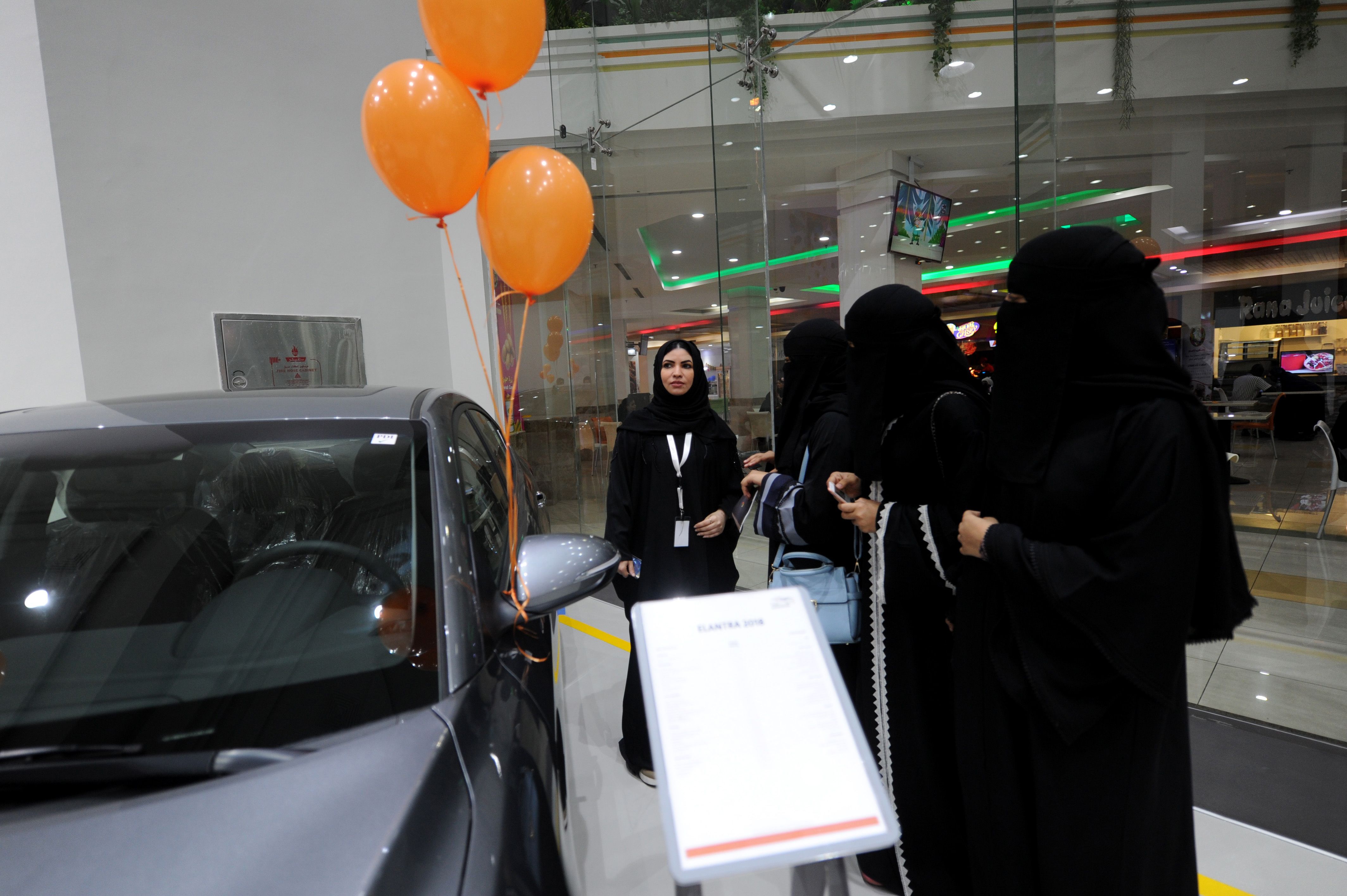 معرض سيارات فى السعودية