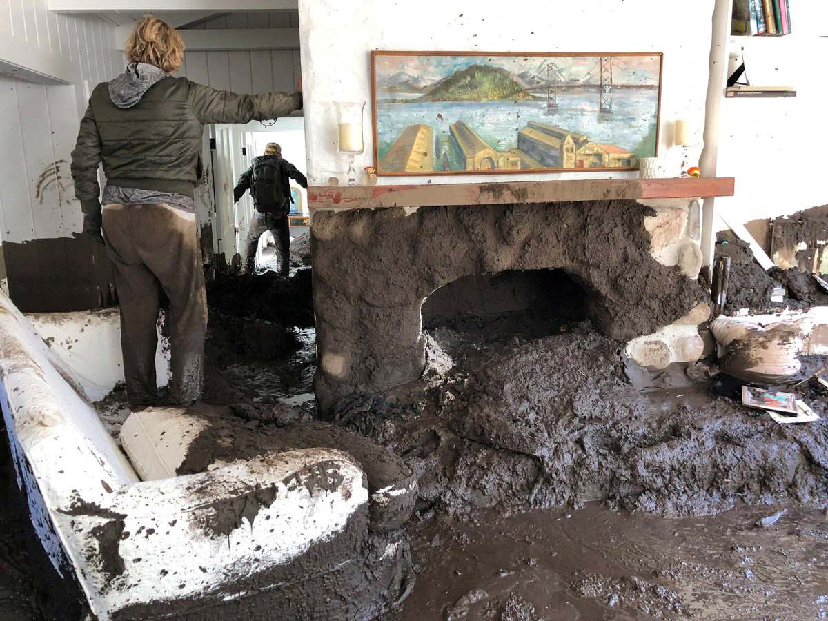 منزل دمرته الفيضانات
