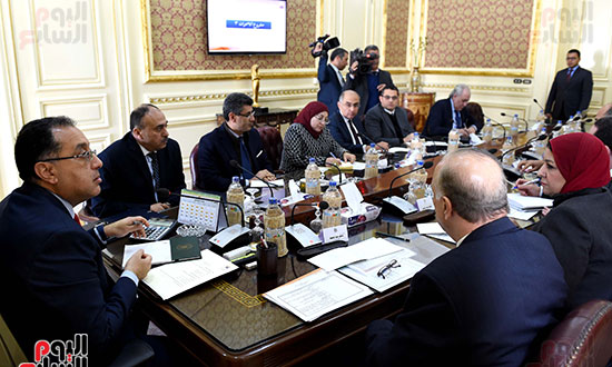 القائم بأعمال رئيس الوزراء يناقش سير العمل بـالأسمرات 3 مع محافظ القاهرة (4)