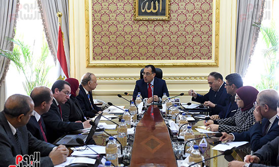القائم بأعمال رئيس الوزراء يناقش سير العمل بـالأسمرات 3 مع محافظ القاهرة (3)