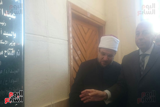 وزير-الاوقاف-و-محافظ-اسوان-يفتتحون-المسجد