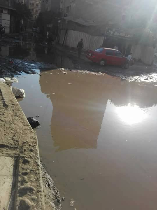 مياه الصرف تغرق شوارع المدينة الصناعية فى الفيوم (4)