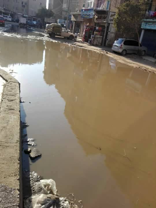 مياه الصرف تغرق شوارع المدينة الصناعية فى الفيوم (3)