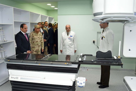 افتتاح السيد الرئيس لأعمال تطوير المجمع الطبي للقوات المسلحة بالمعادي (5)