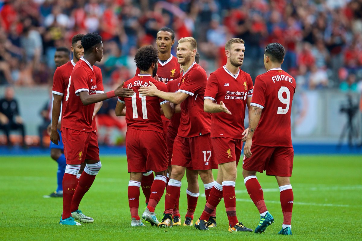 محمد صلاح مع لاعبى ليفربول محمد صلاح مع لاعبى ليفربول