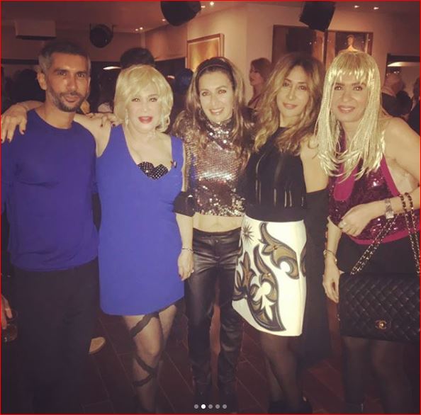 دينا مع مجموعة من الفنانين