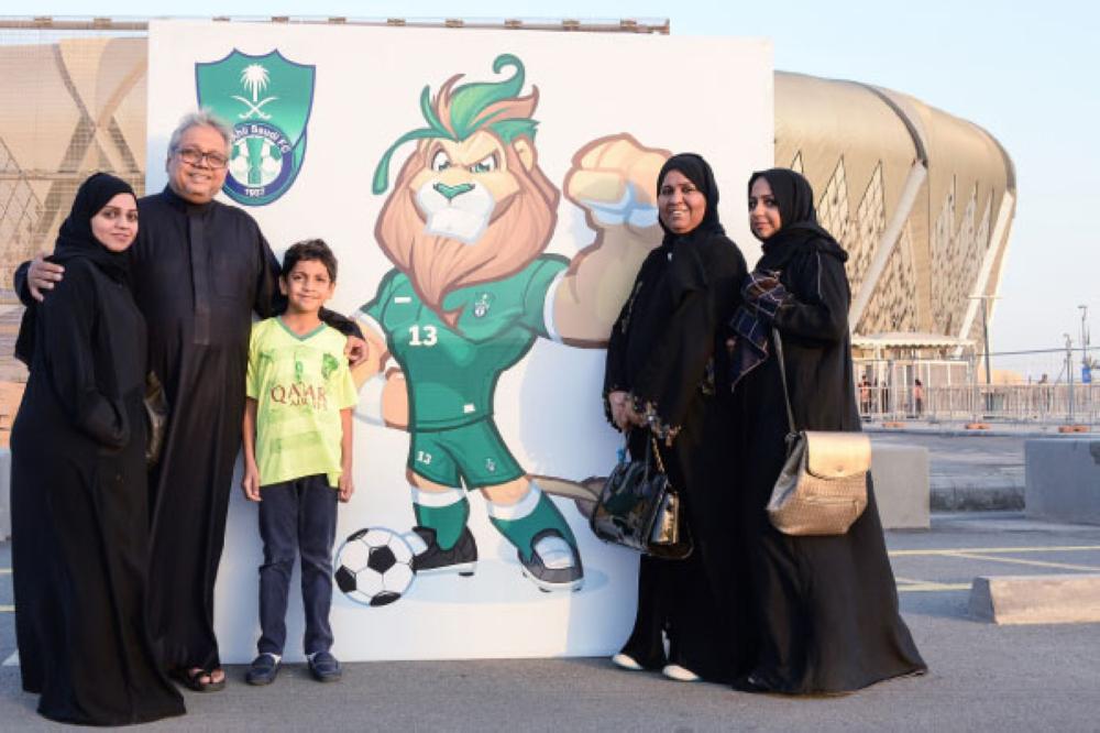 عائلات سعودية تحضر مباريات كرة القدم