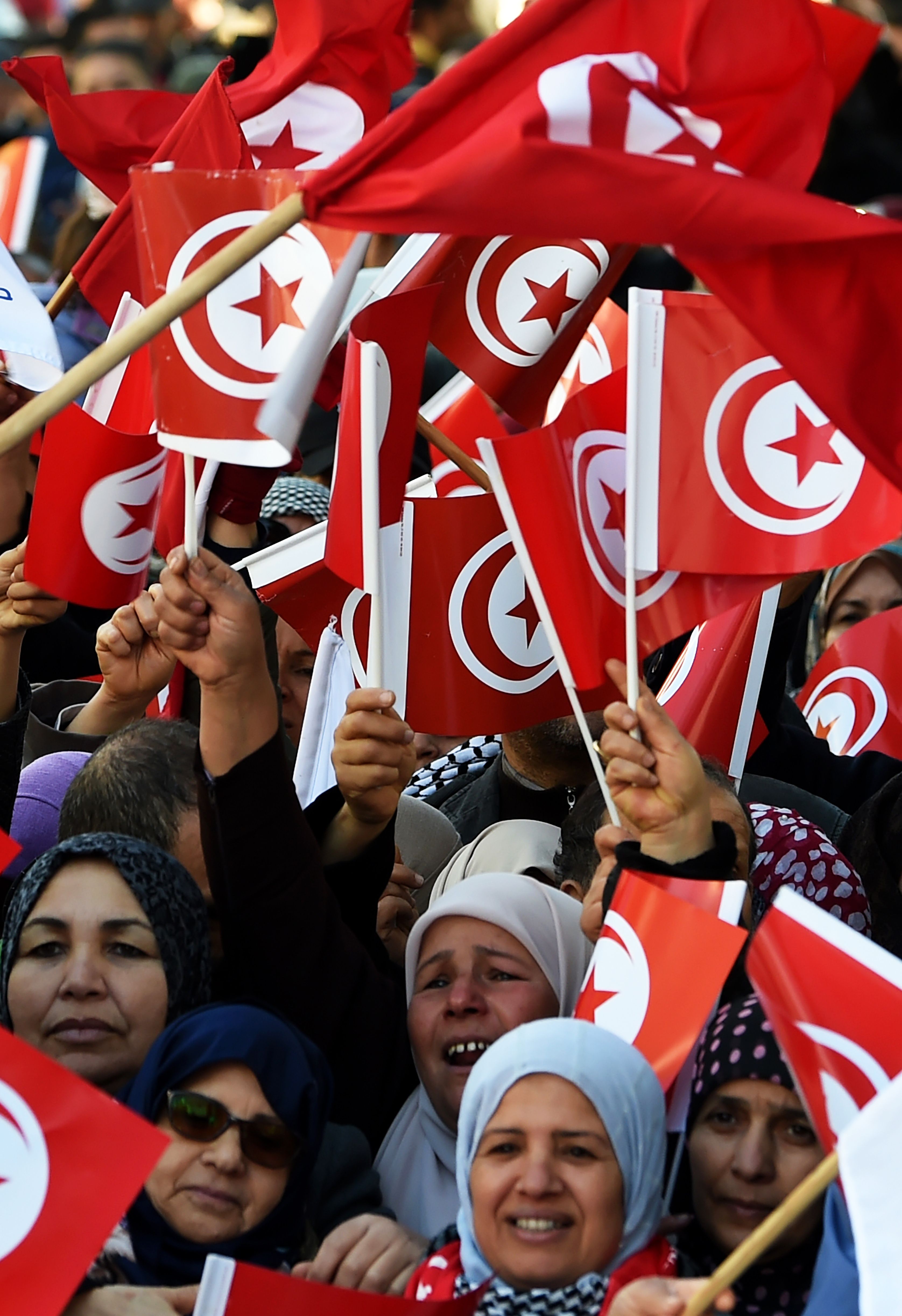 احتفالات فى تونس بالذكرى السابقة للثورة