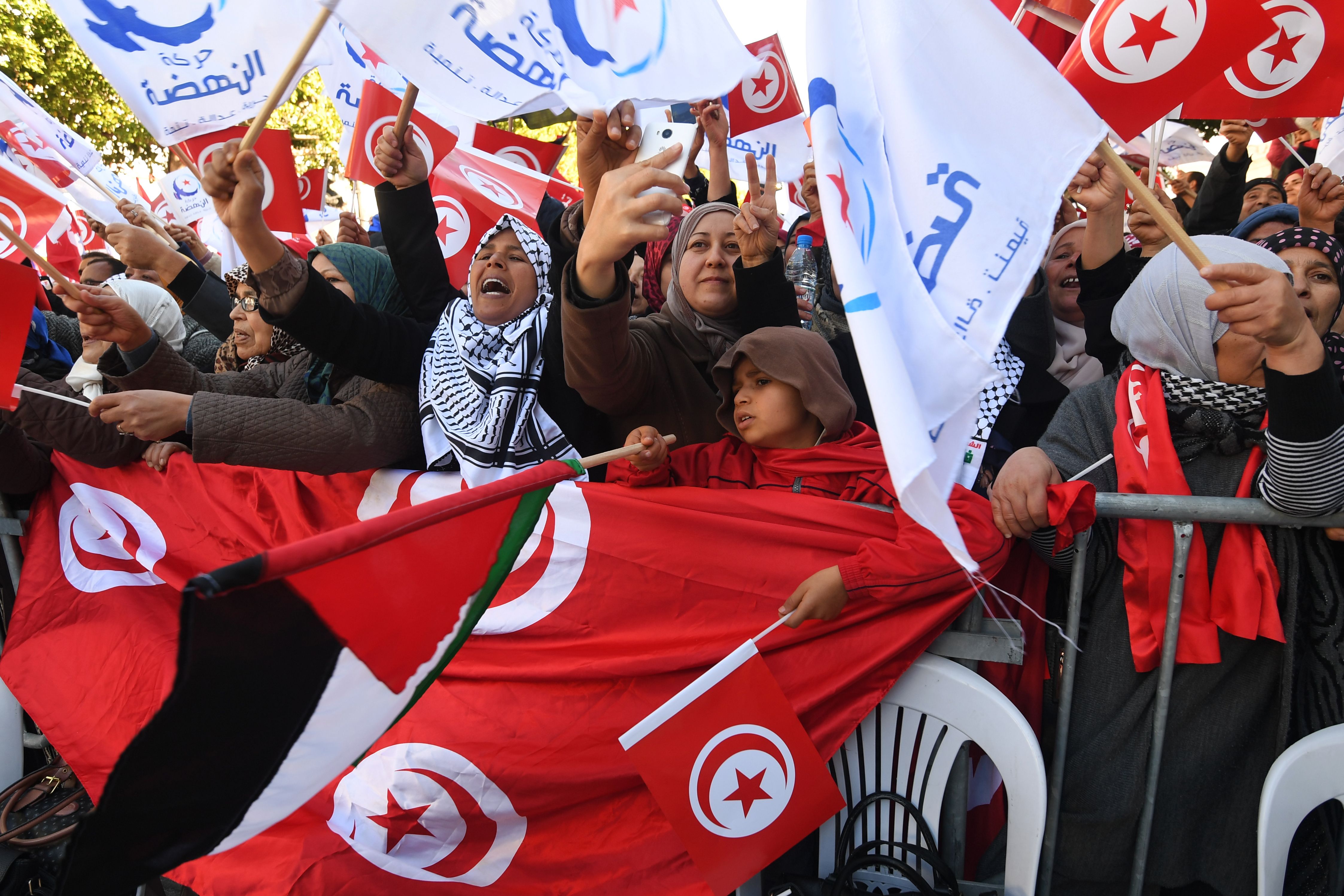 الآلاف يشاركون فى احياء ذكرى الثورة التونسية