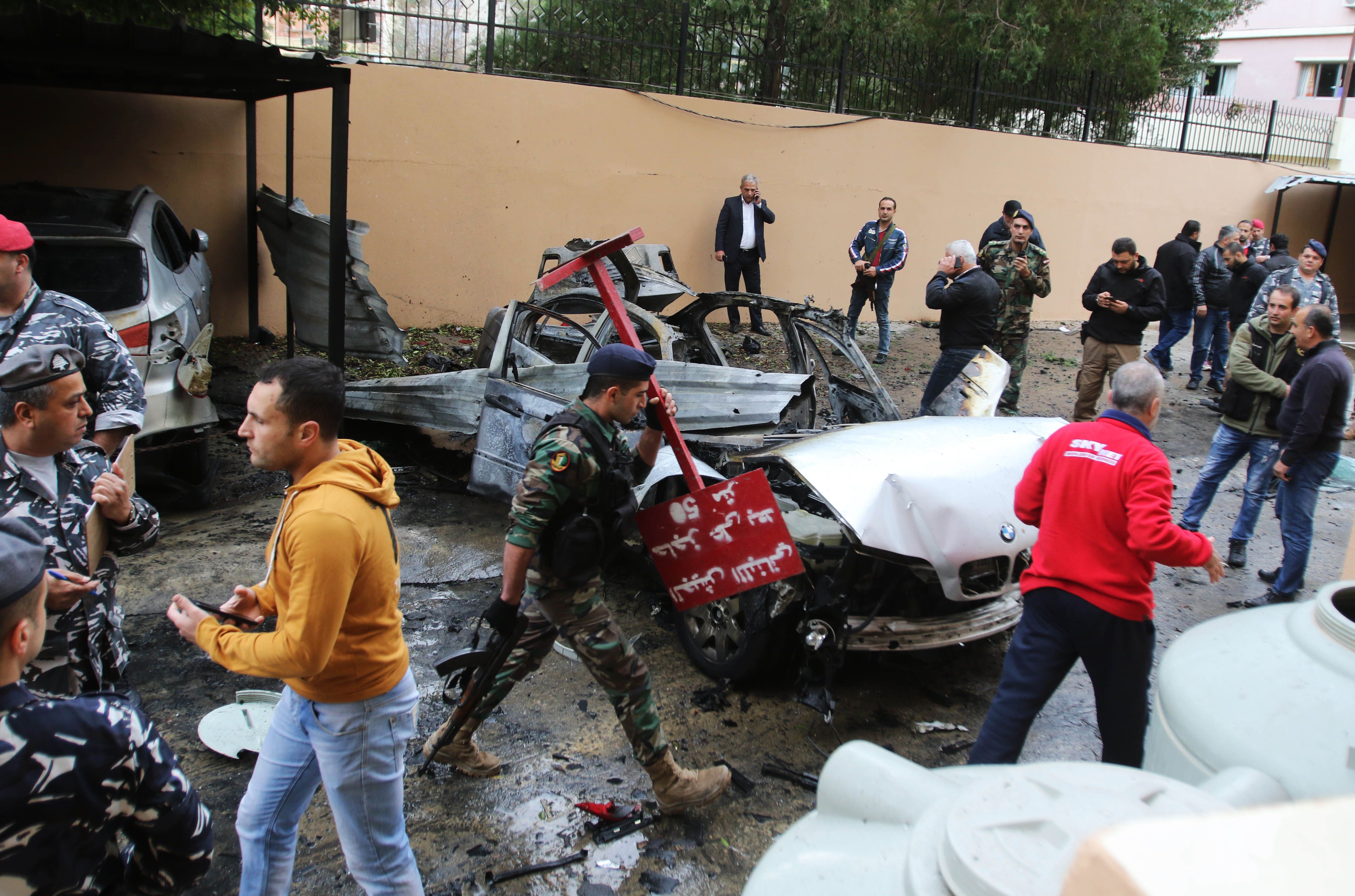 الأمن اللبنانى فى موقع التفجير بصيدا