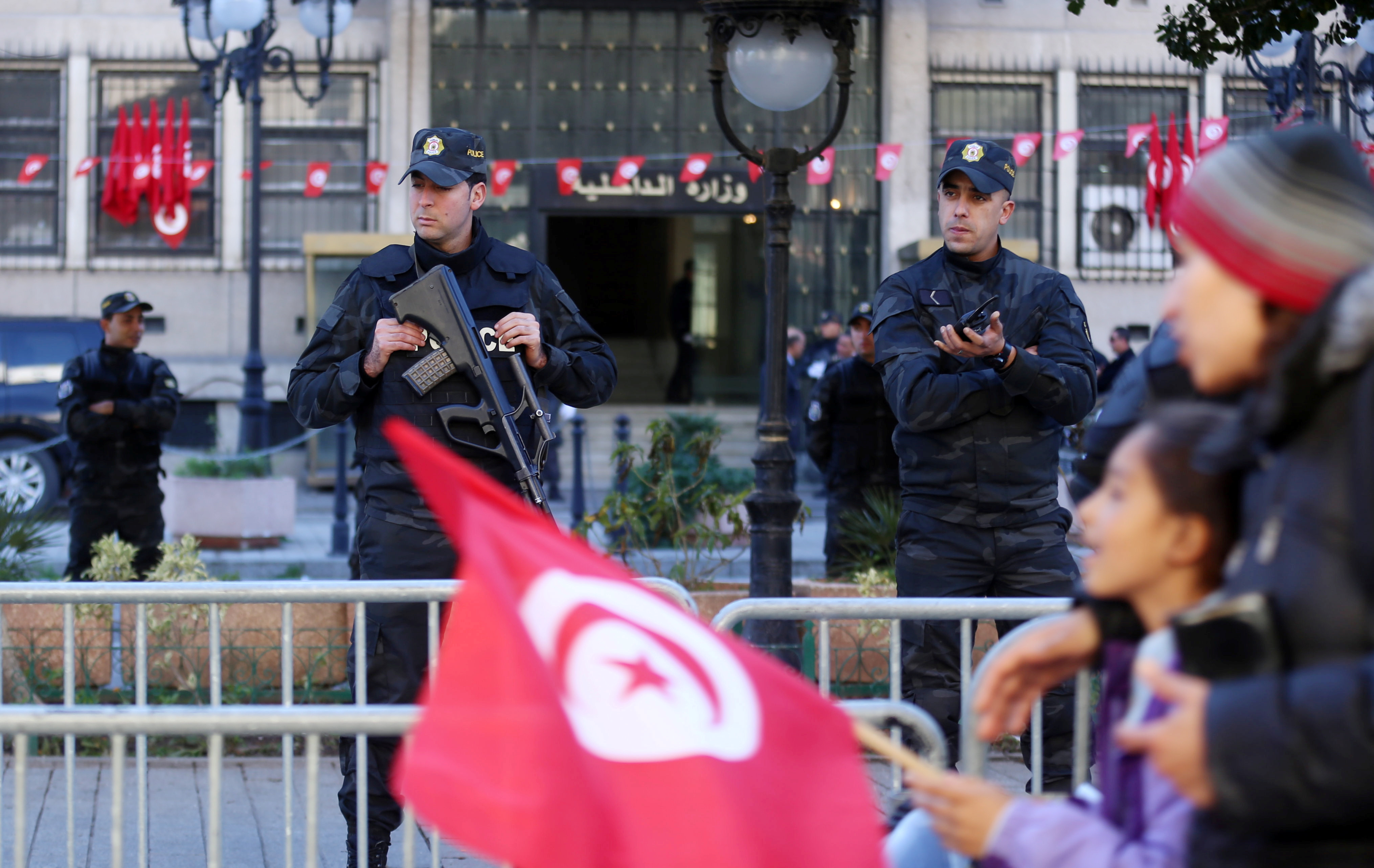 الشرطة التونسية تنتشر فى شوارع العاصمة