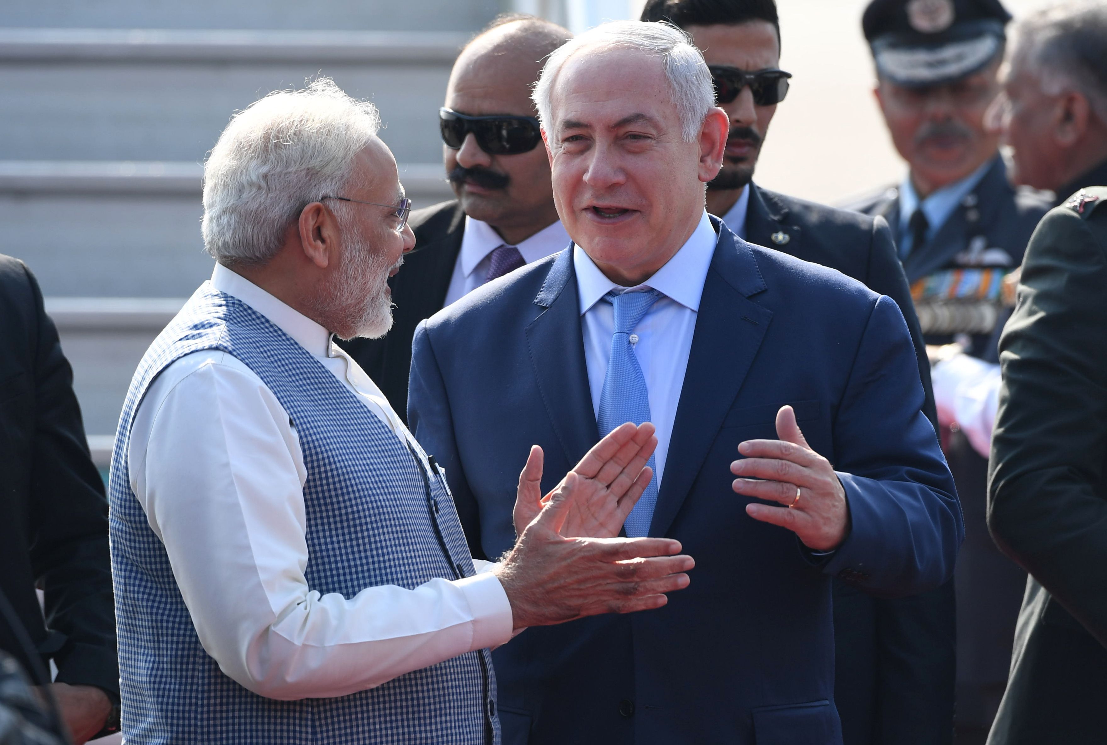 رئيسا وزراء إسرائيل والهند فى نيودلهى