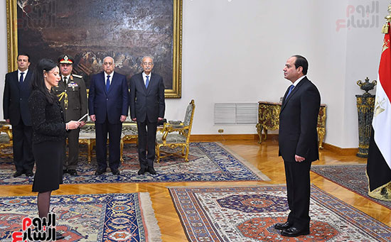 صور الوزراء الجدد يؤدون اليمين الدستورية أمام الرئيس السيسي (4)