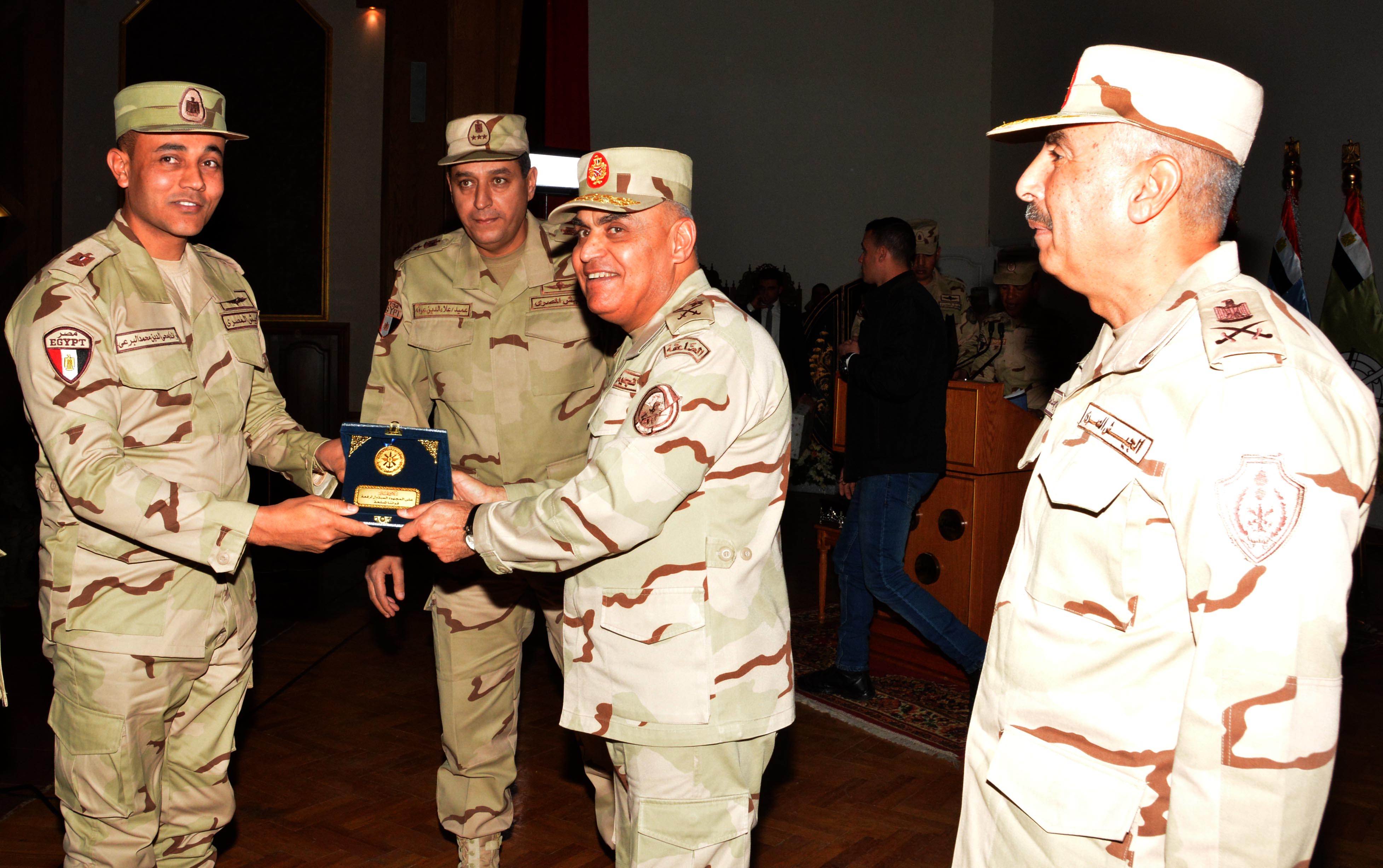 الفريق أول صدقى صبحى القائد العام للقوات المسلحة وزير الدفاع والإنتاج الحربى (2)