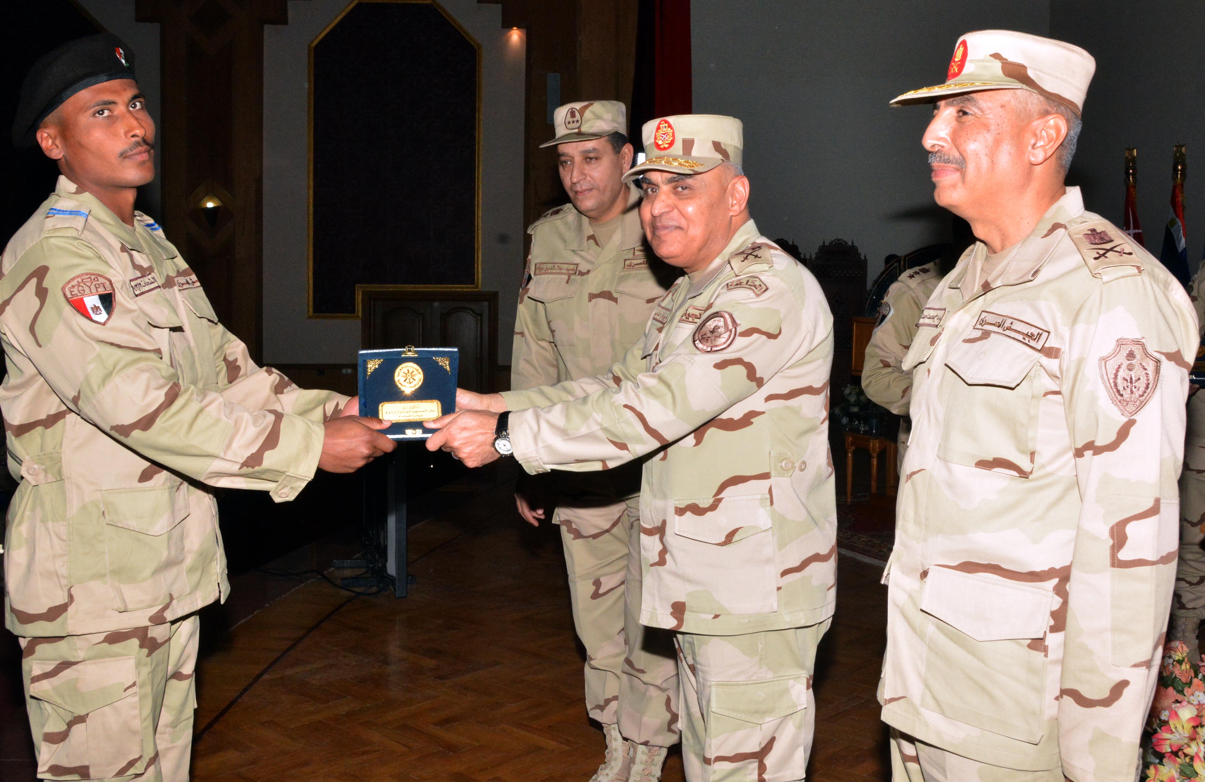 الفريق أول صدقى صبحى القائد العام للقوات المسلحة وزير الدفاع والإنتاج الحربى (4)