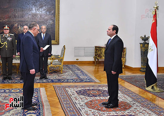 صور الوزراء الجدد يؤدون اليمين الدستورية أمام الرئيس السيسي (7)