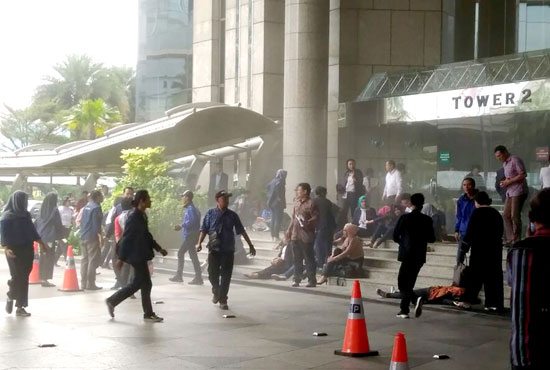 فرار العملاء من بورصة إندونيسيا عقب انهيار طابق