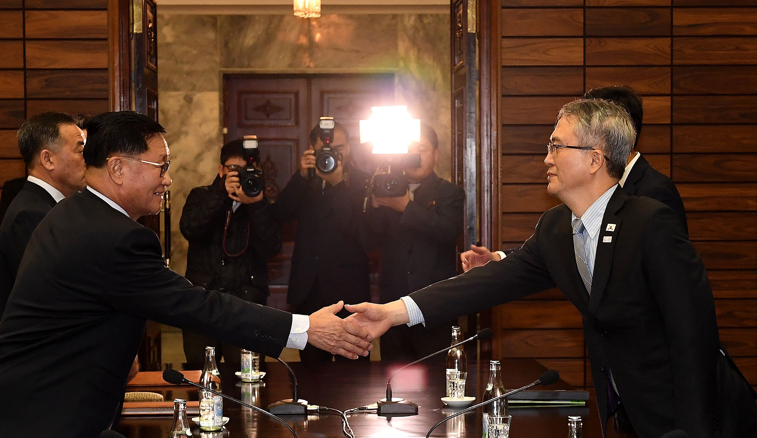 اجتماع بين مسئولى الكوريتين لبحث الألعاب الأولمبية