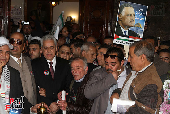 فنانون وسياسيون أمام ضريح عبد الناصر احتفالا بمرور مائة عام على مولده (55)