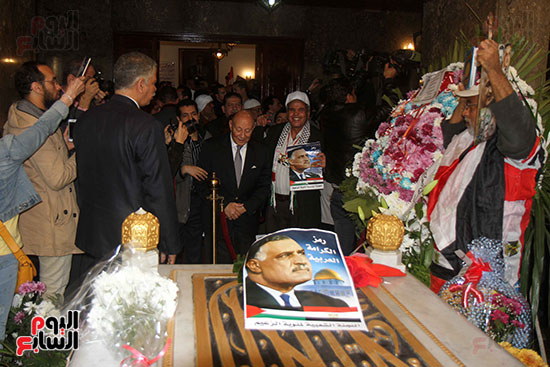 فنانون وسياسيون أمام ضريح عبد الناصر احتفالا بمرور مائة عام على مولده (28)