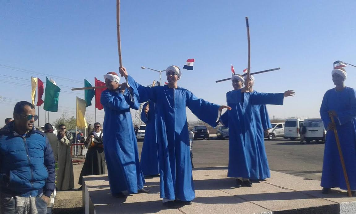 محافظ أسوان يطلق شعلة رمز الصداقة 