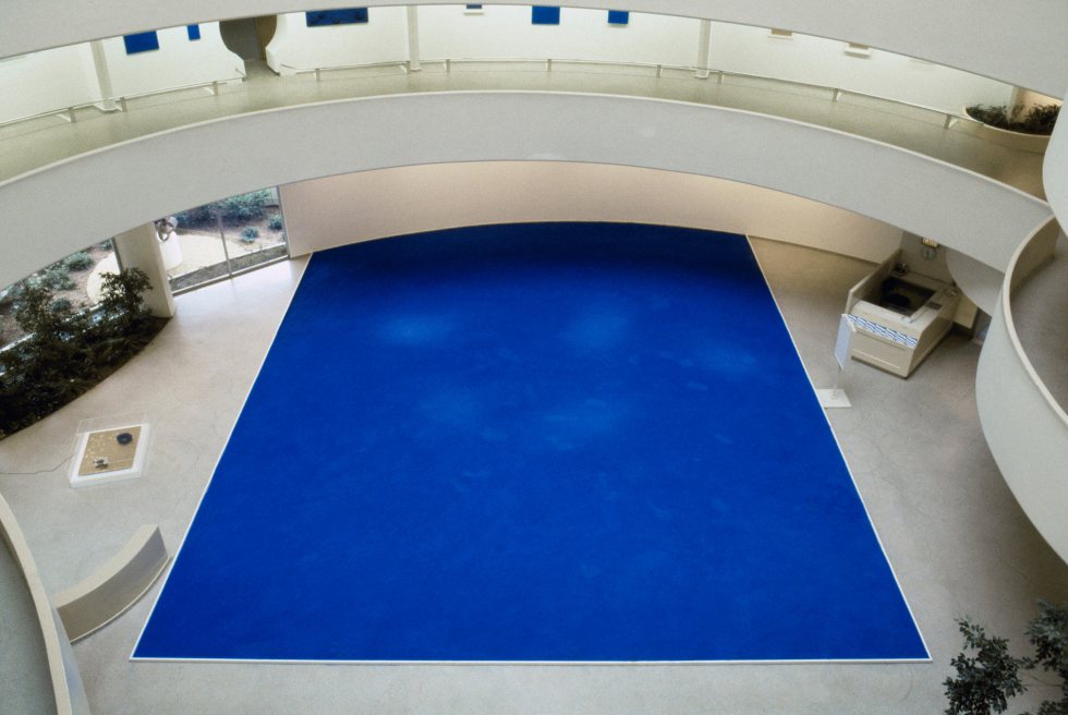حوض السباحة.. أكبر لوحة في متحف جوجنهايم لـ إيف كلاين