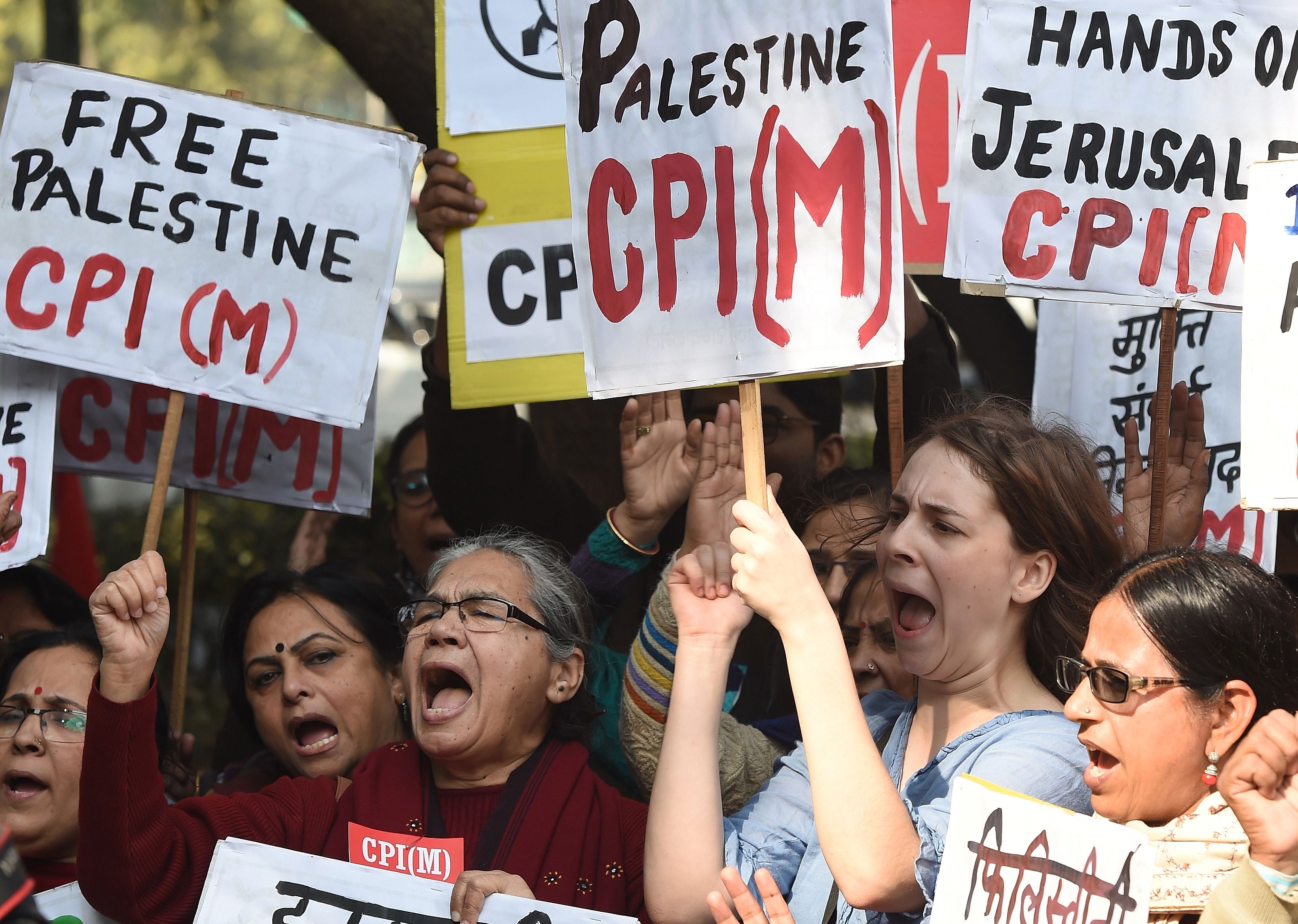 عدد من المحتجين ضد زيارة نتنياهو