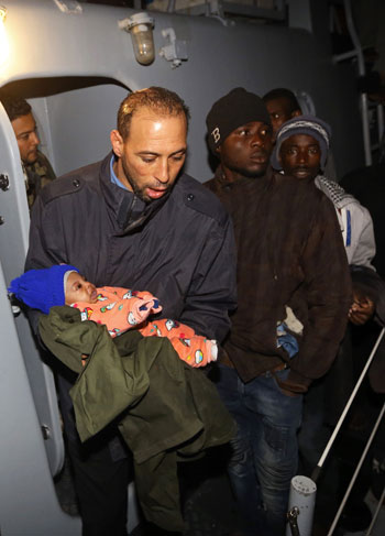نقل مهاجرين غير شرعيين إلى طرابلس