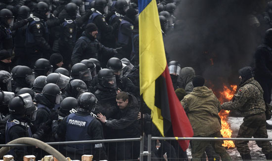 احتجاجات عنيفة فى أوكرانيا