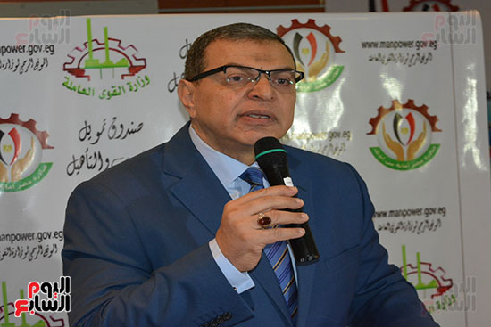 وزير القوى العاملة خلال زيارته لبورسعيد